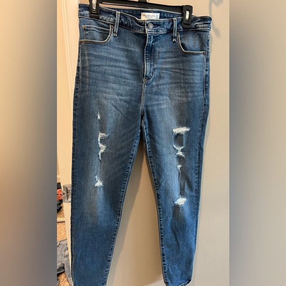 Abercrombie & Fitch Denim - Abercrombie & Fitch The Super Skinny High Rise Jeans (size 31/12)